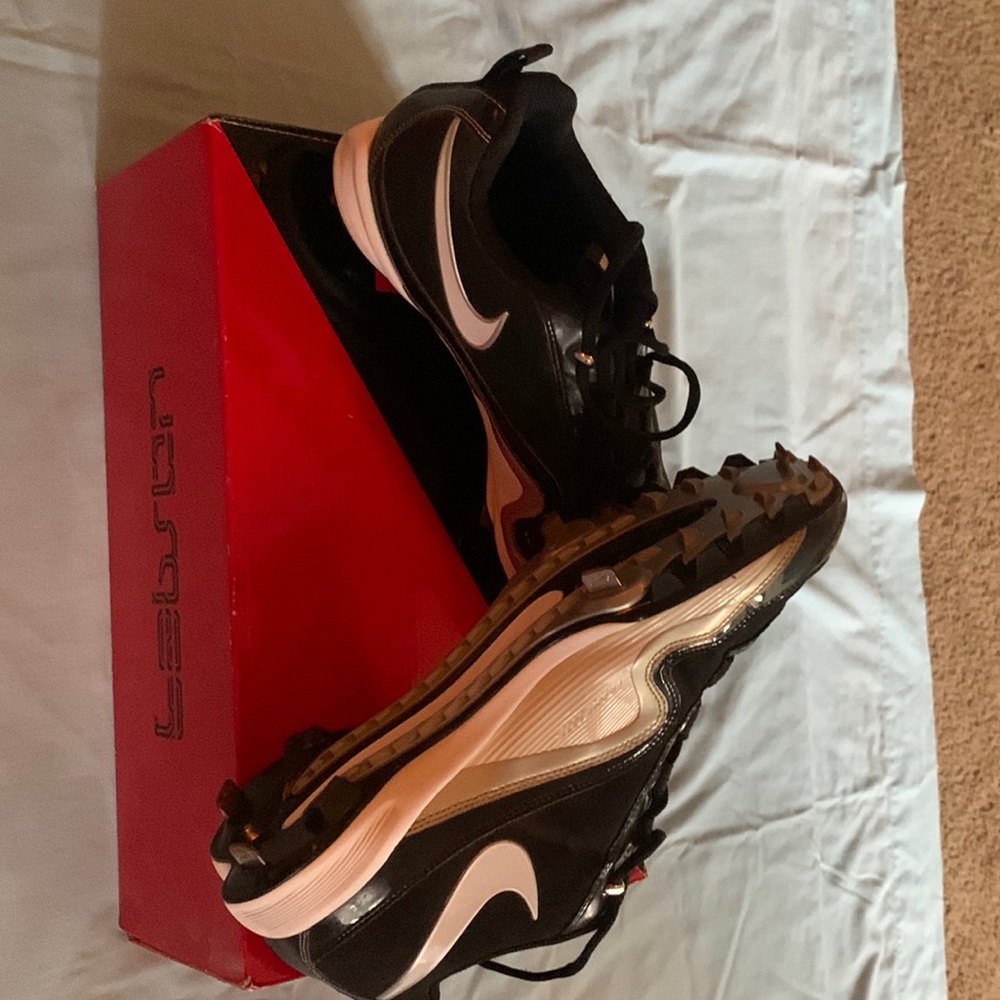 Men’s Nike metal cleats.